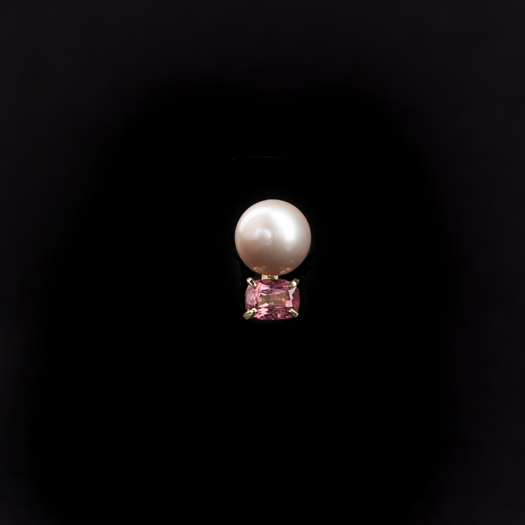 Handgemaakte &ldquo;Roze toi-et-moi&rdquo; broche met tourmalijn en Edison parel